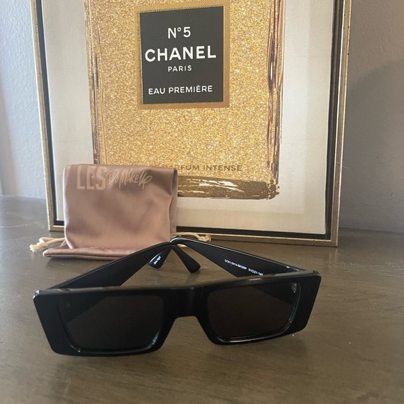 Black Rectangular Sunglasses - Picture 2 of 3